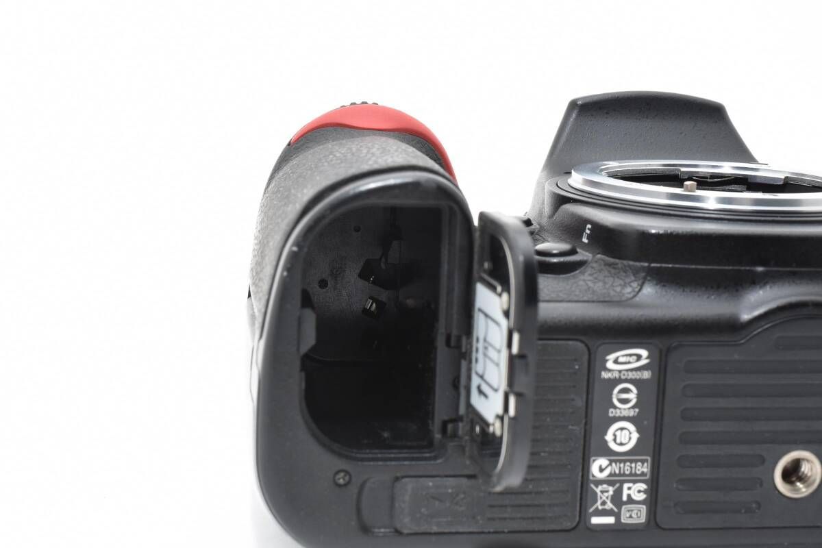 ★美品★ニコン D300 ボディ ショット数26161枚！#218 ☆美品☆ニコン D300 ボディ ショット数26161枚！#218 Nikon D300