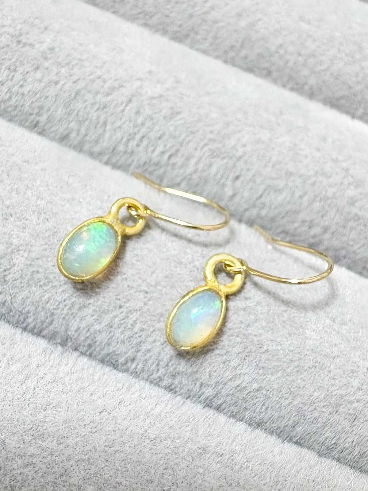 エチオピア産 プレシャスオパール K18フックピアス 18金 刻印有り