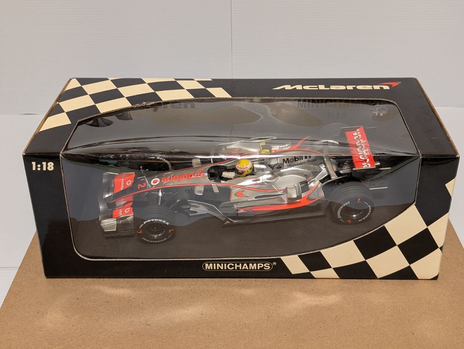 ルイス ハミルトンMP4-22 2007カナダGP優勝　限定品 初優勝モデル1/18ミニチャンプス マクラーレンMP4/22ルイス