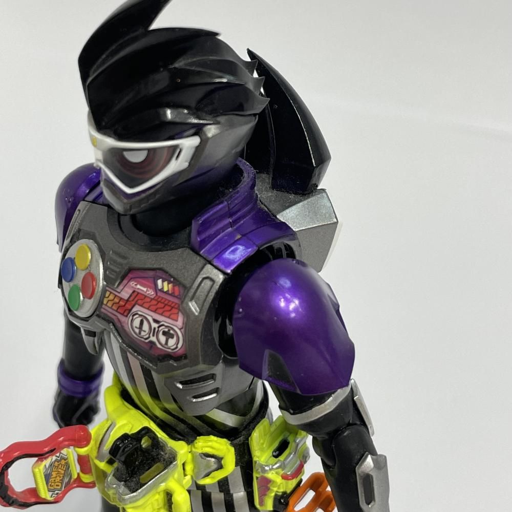 中古】開封・塗装移り有)S.H.Figuarts 仮面ライダーゲンム アクション