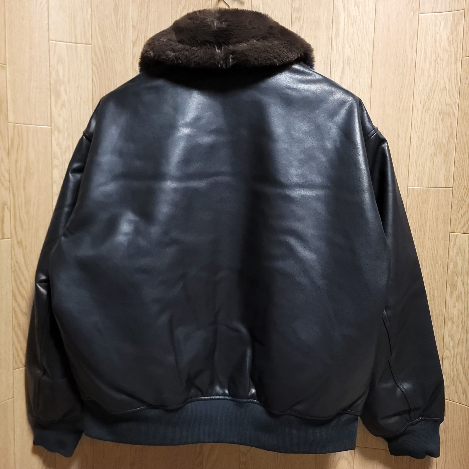 XLサイズ】GU ウォームパデッドフライトジャケット ブラック - メルカリ