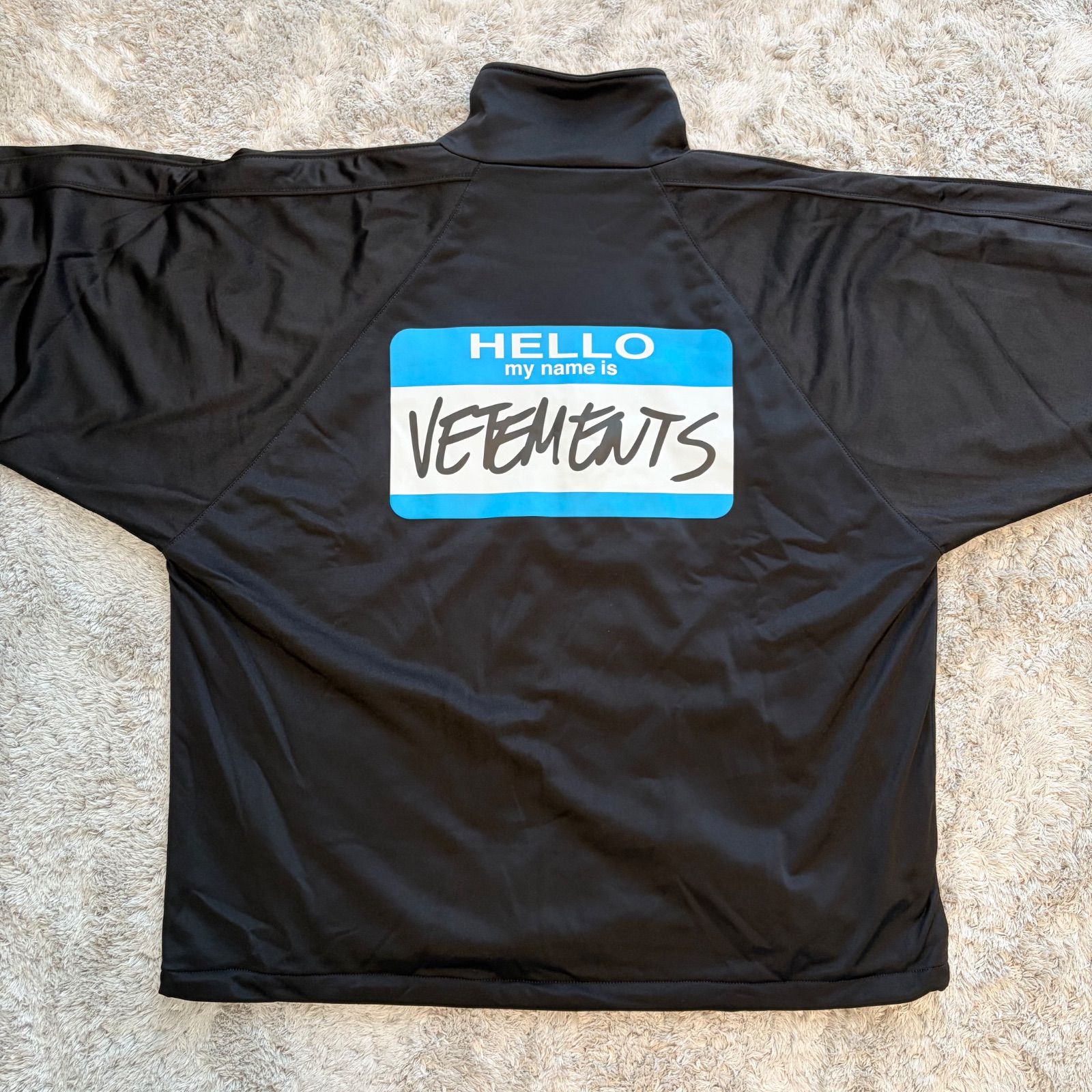 新品正規/定価25万】Vetements（ヴェトモン）トラックスーツ S - メルカリ