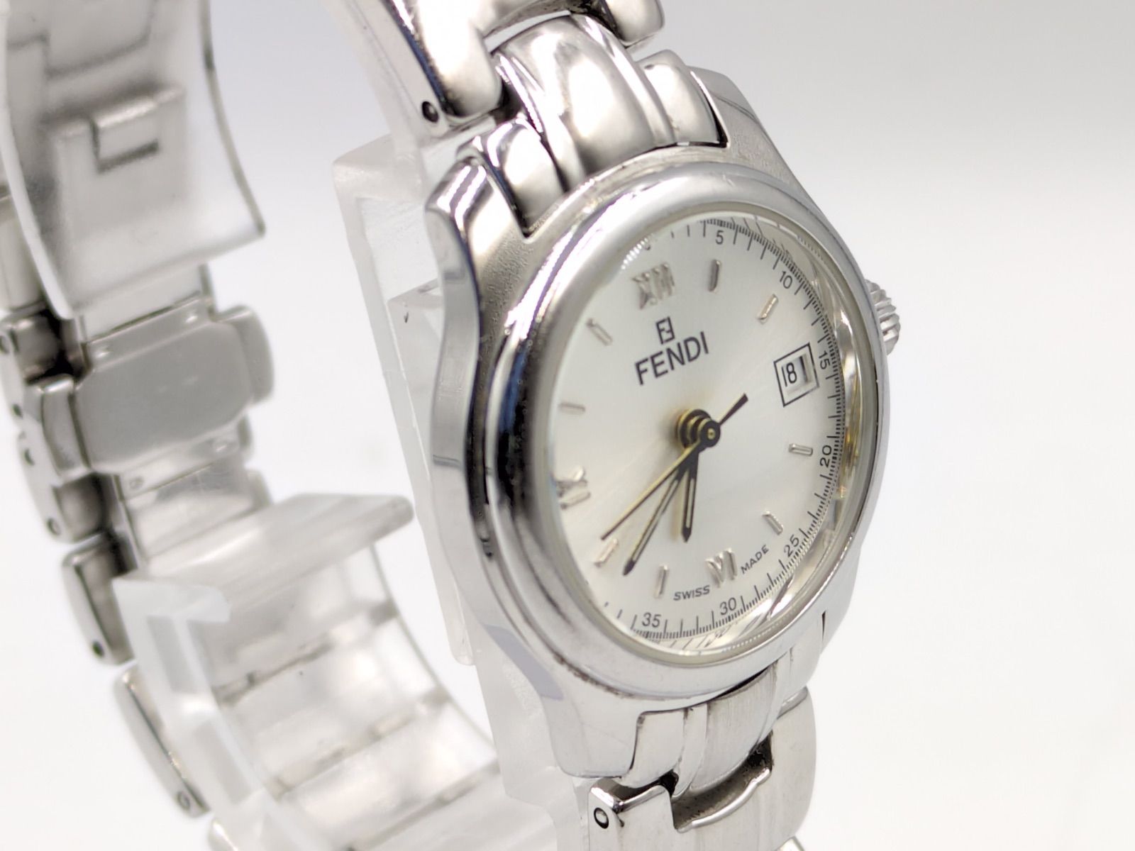 42【美品】FENDI 時計　箱付き レディース 210L デイト シルバー 稼働品 FENDI 210L デイト クォーツ レディース 腕時計 シルバー
