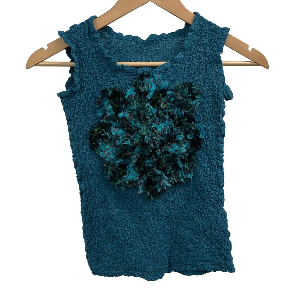 me ISSEY MIYAKE ノースリーブトップス シワ加工切り替え me ISSEY MIYAKE(ミー/イッセイミヤケ) ノースリーブカットソー