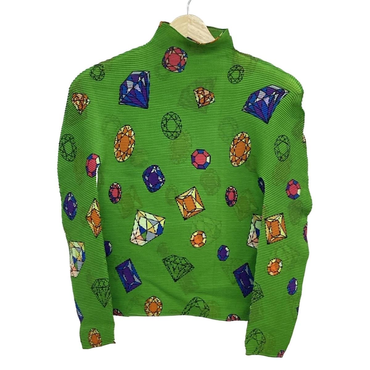 イッセイミヤケ　me長袖変形トップス　グリーン イッセイミヤケ me長袖変形トップス グリーン ISSEY MIYAKE me