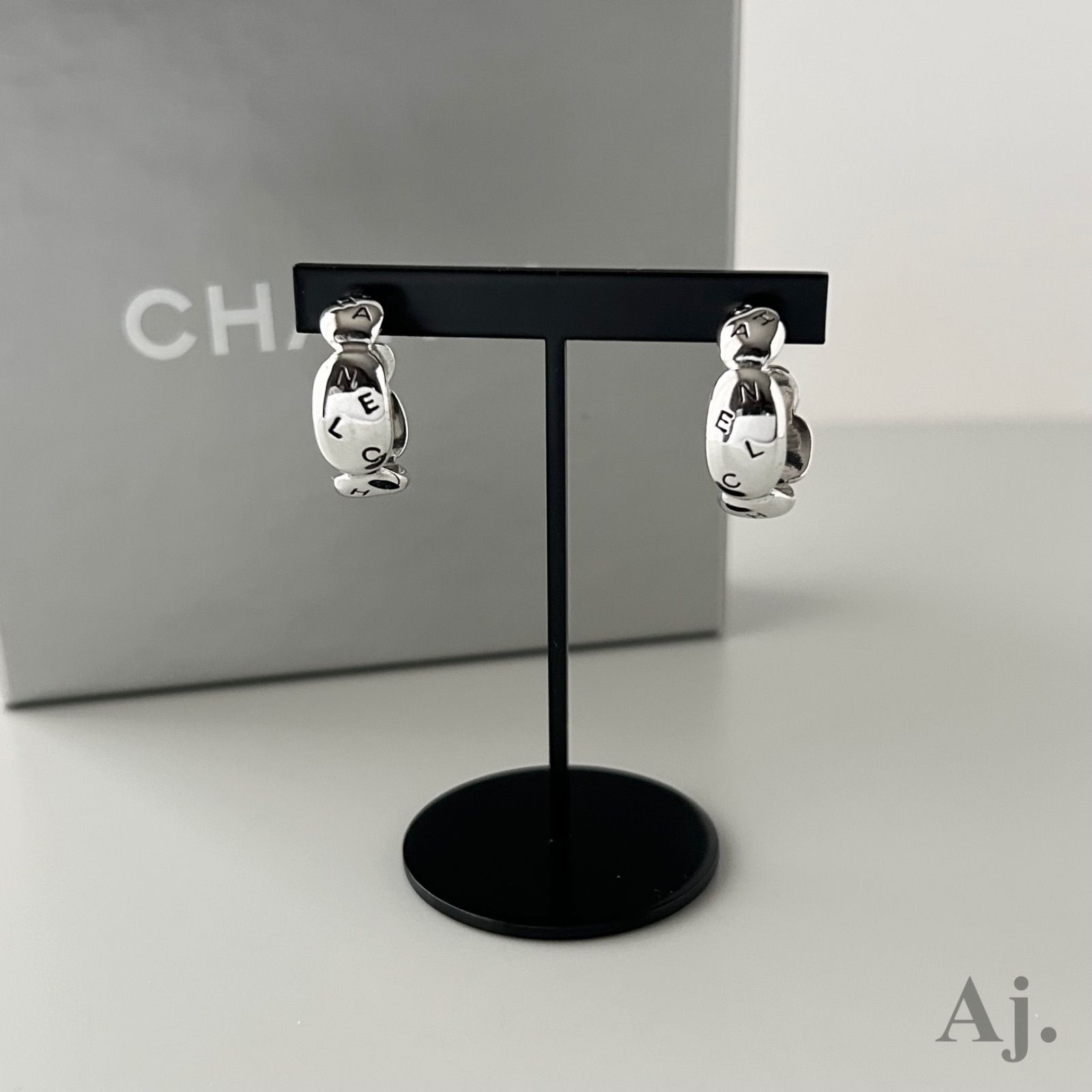 シャネル フープ ピアス ロゴ Silver 925 ヴィンテージ CHANEL - メルカリ