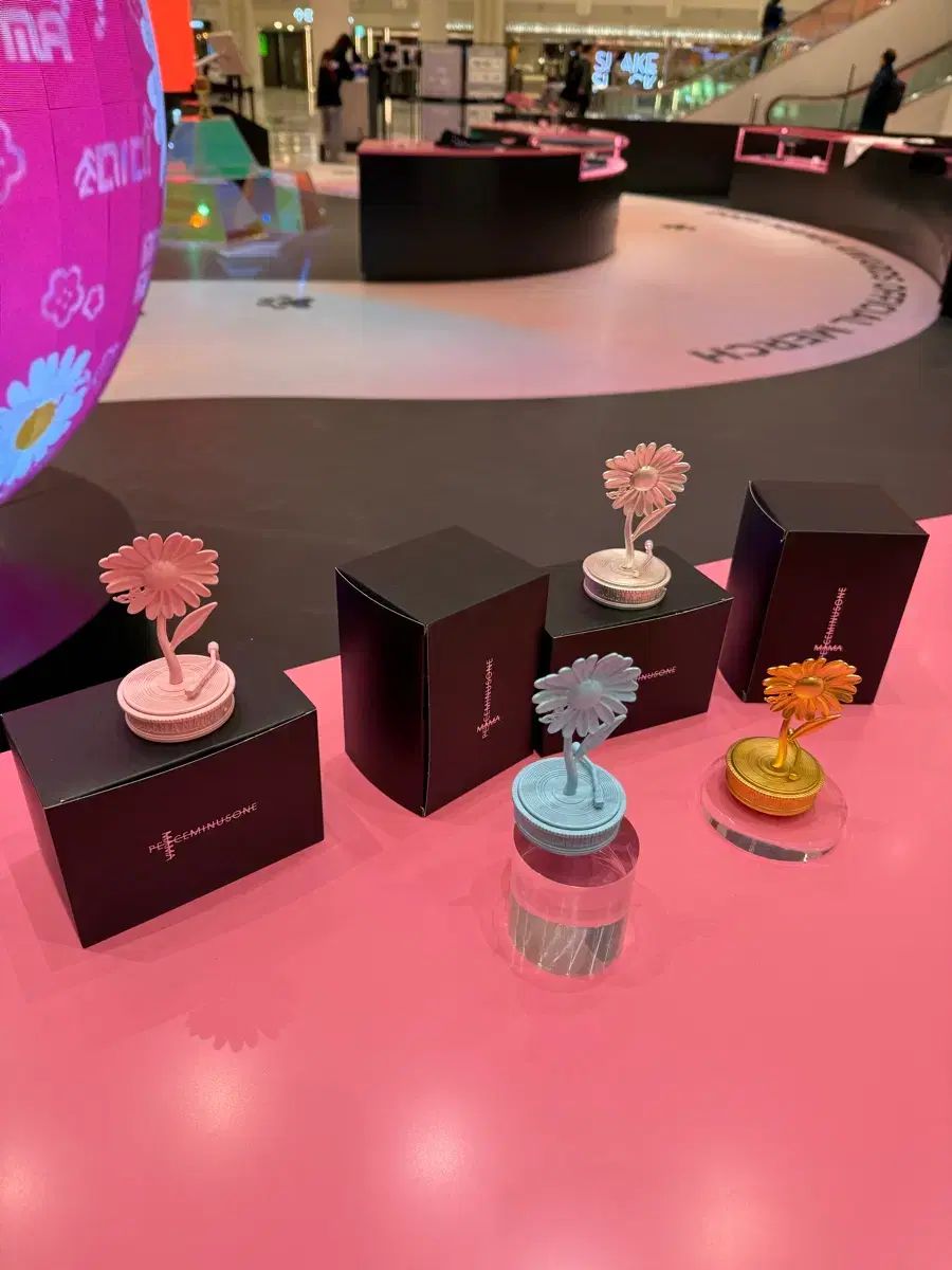 PEACEMINUSONE x 2025 MAMAアワード ピースママイーワン フィギュア