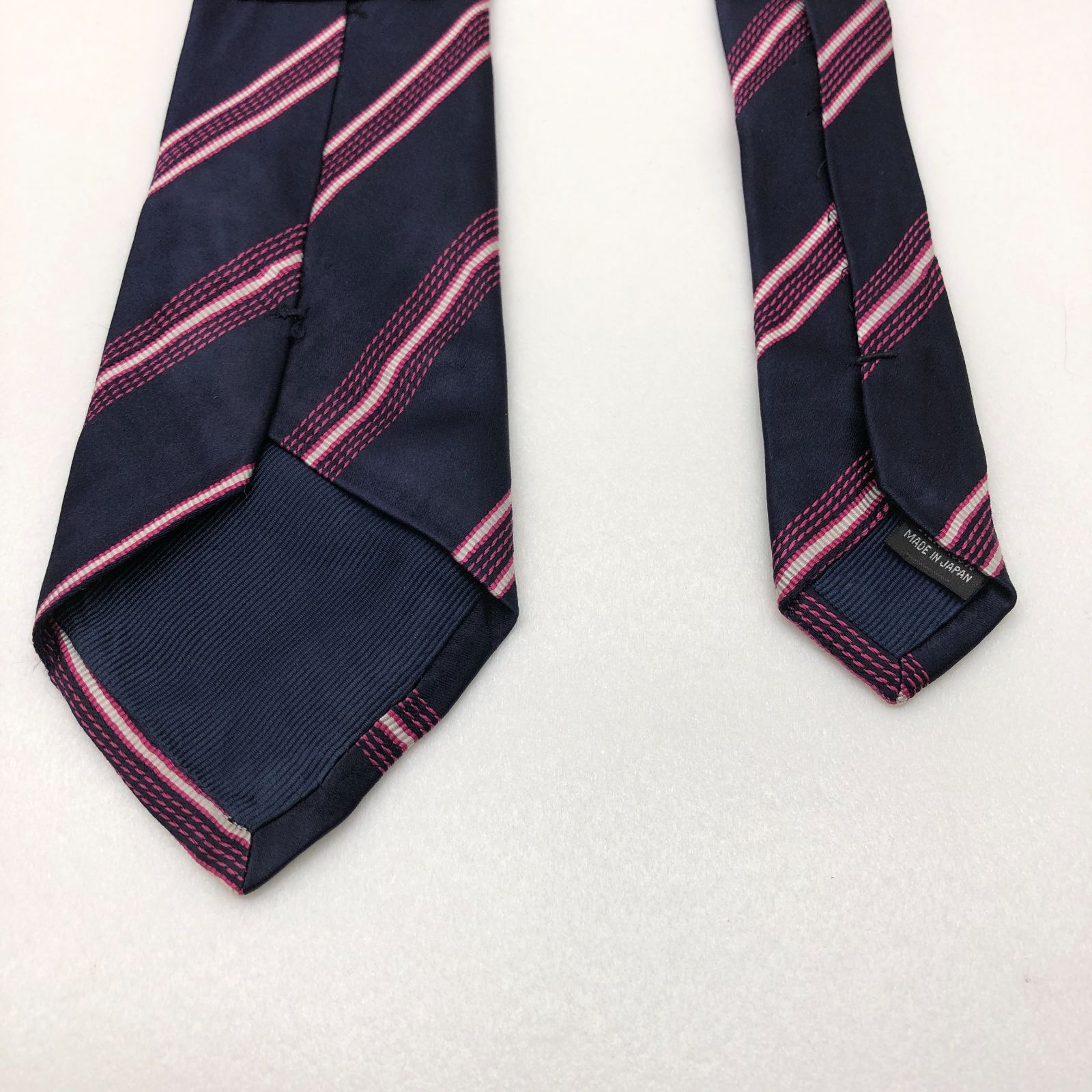 eg【新品】BARNEYS NEW YORK ネクタイ BARNEYS NEW YORK ネクタイ シルク100％ 絹 日本製 ネイビー ピンク