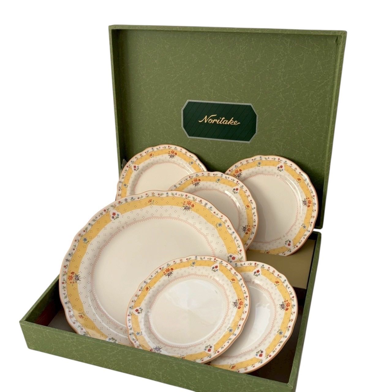 ノリタケ　TRUE LOVE食器セット Noritake ノリタケ プレートセット 花柄 箱入り 大皿 小皿 TRUE LOVE