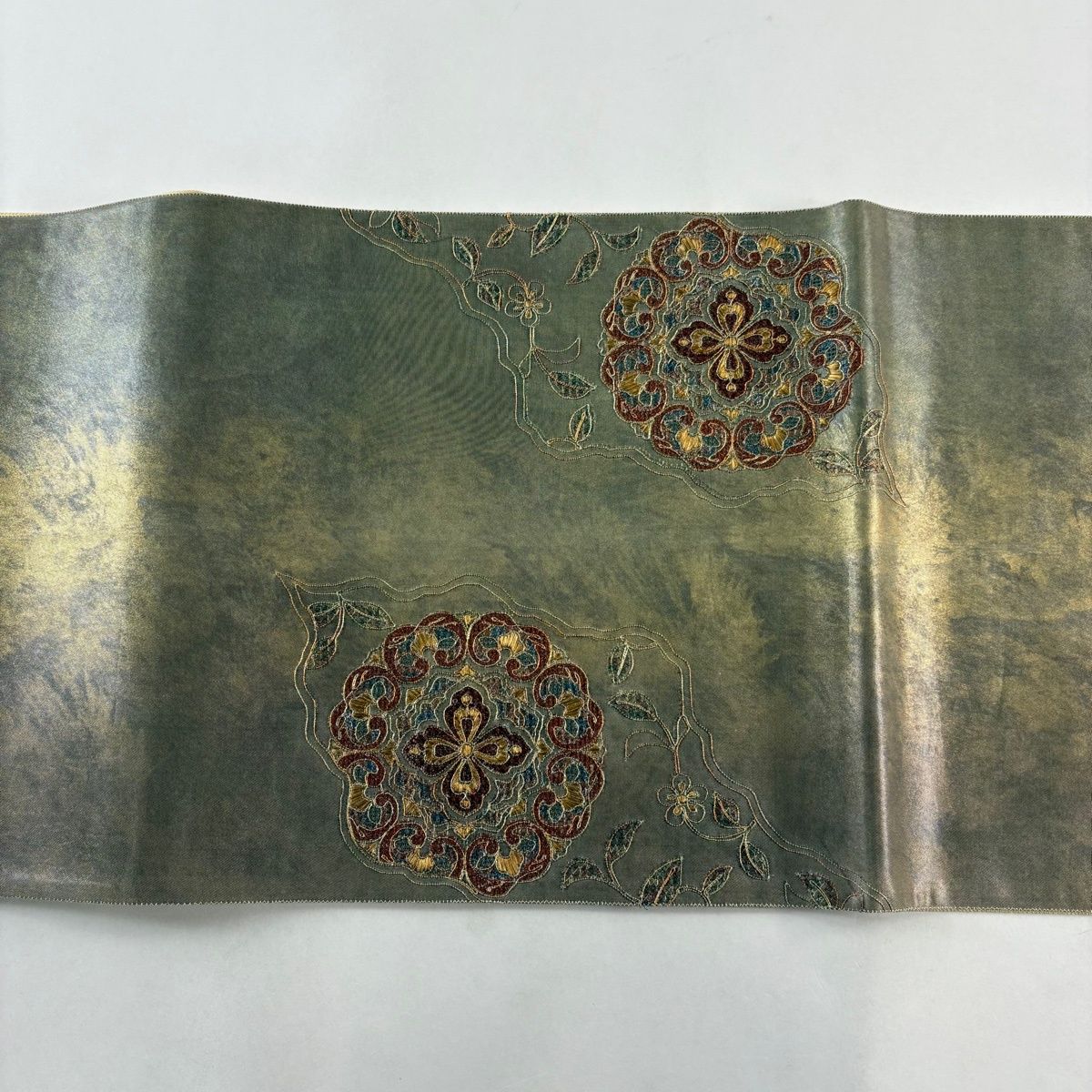 美品】 袋帯 秀品 関西仕立て 華文 花喰い鳥 刺繍 箔 灰色 お太鼓柄