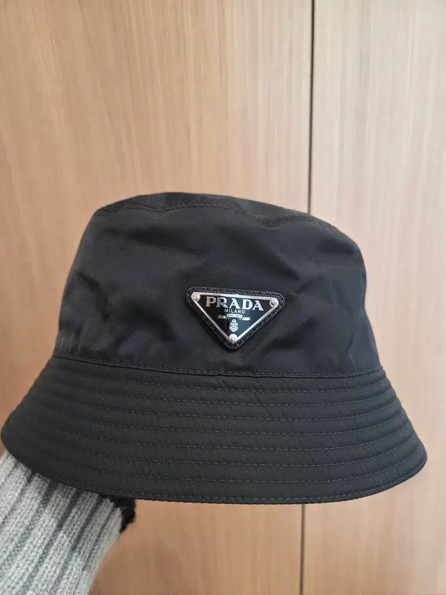 PRADA プラダ ロゴ リナイロン バケットハット - メルカリ
