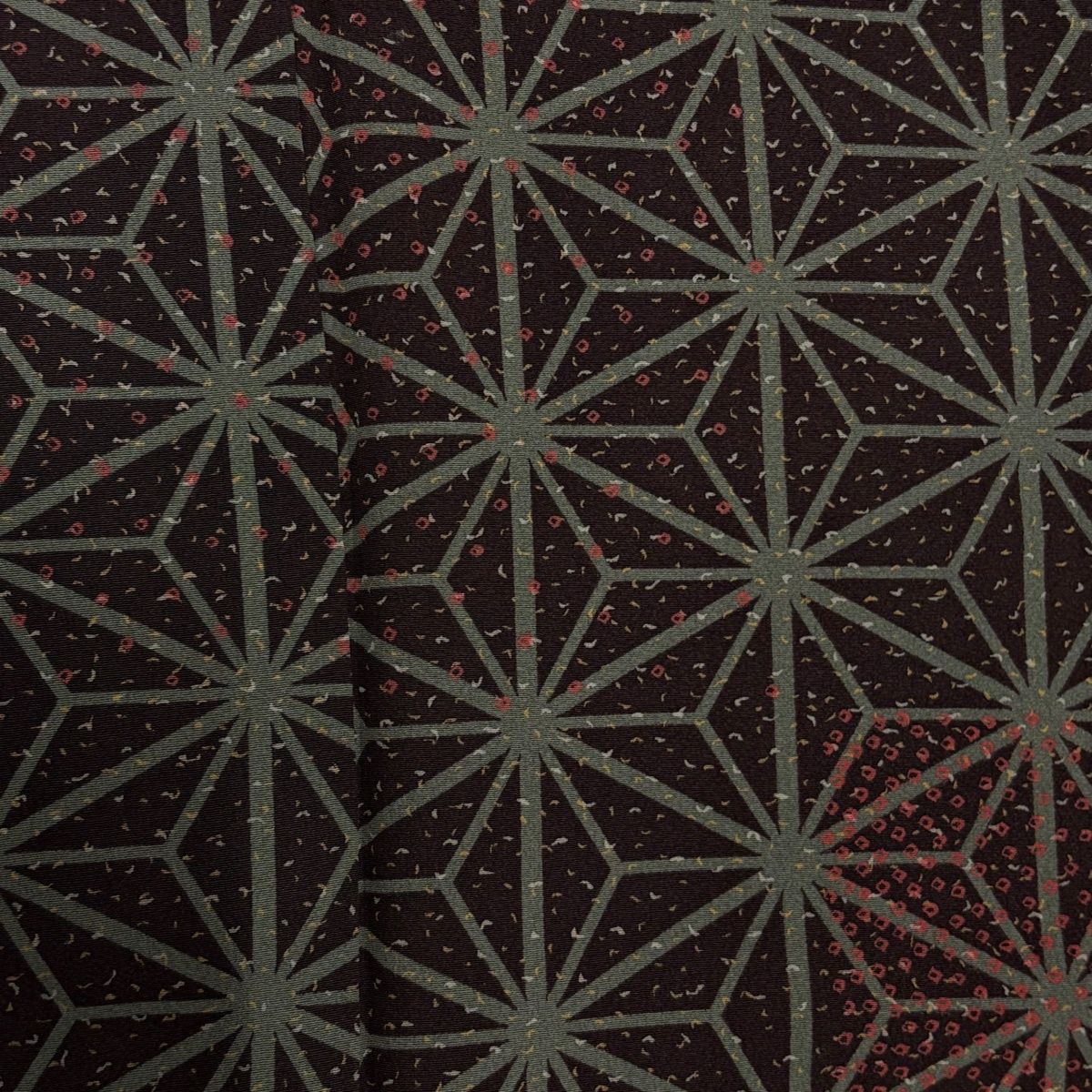 美品】 小紋 身丈159.5cm 裄丈65cm M 袷 麻の葉 幾何学 焦茶色 正絹 秀