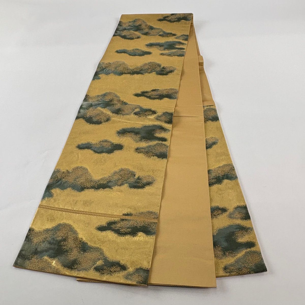 使い勝手の良いあかるい金の袋帯　瑞雲文　正絹 使い勝手の良いあかるい金の袋帯 瑞雲文 正絹