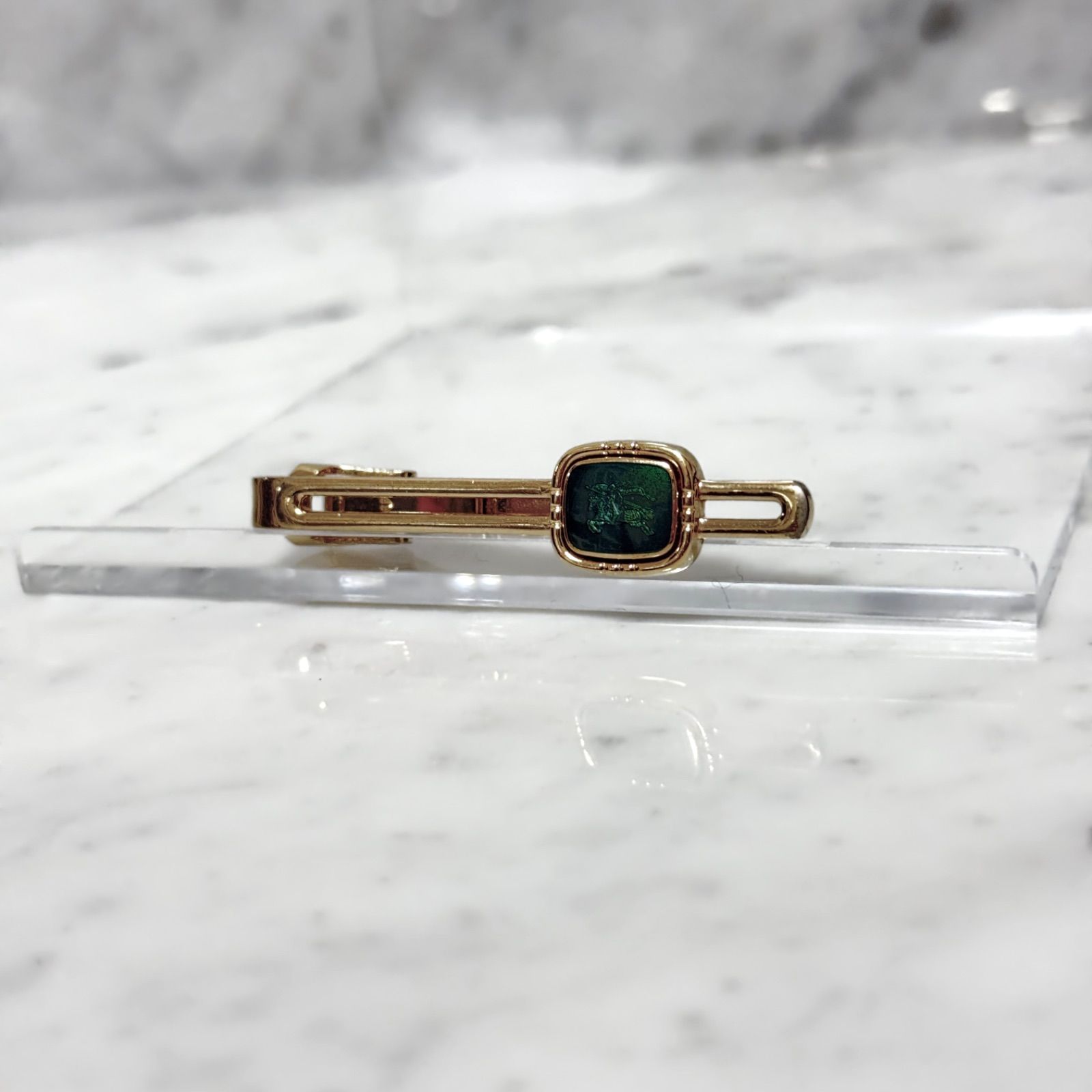 美品 BURBERRY バーバリー 宝石 ゴールド グリーン ロゴ ホース