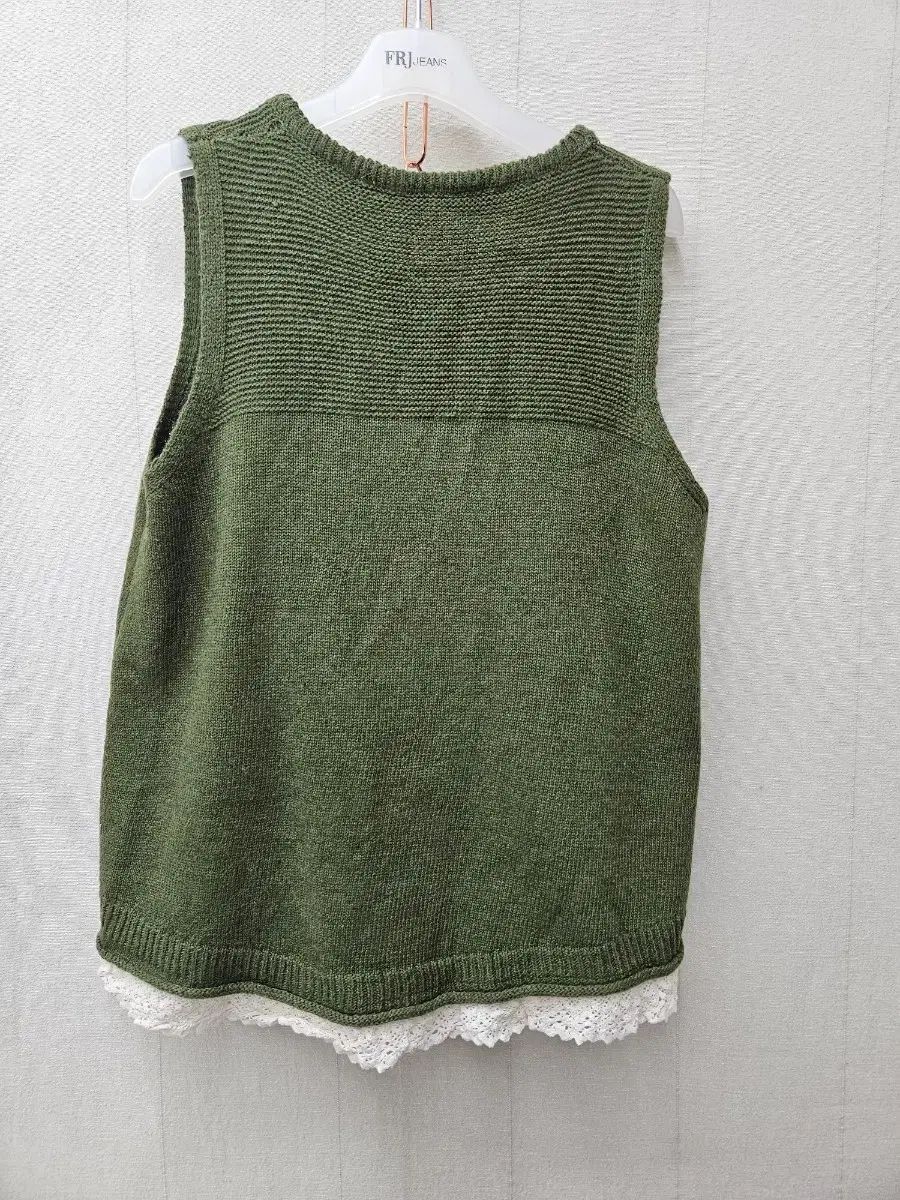 オリーブグリーン ニットベスト - メルカリ
