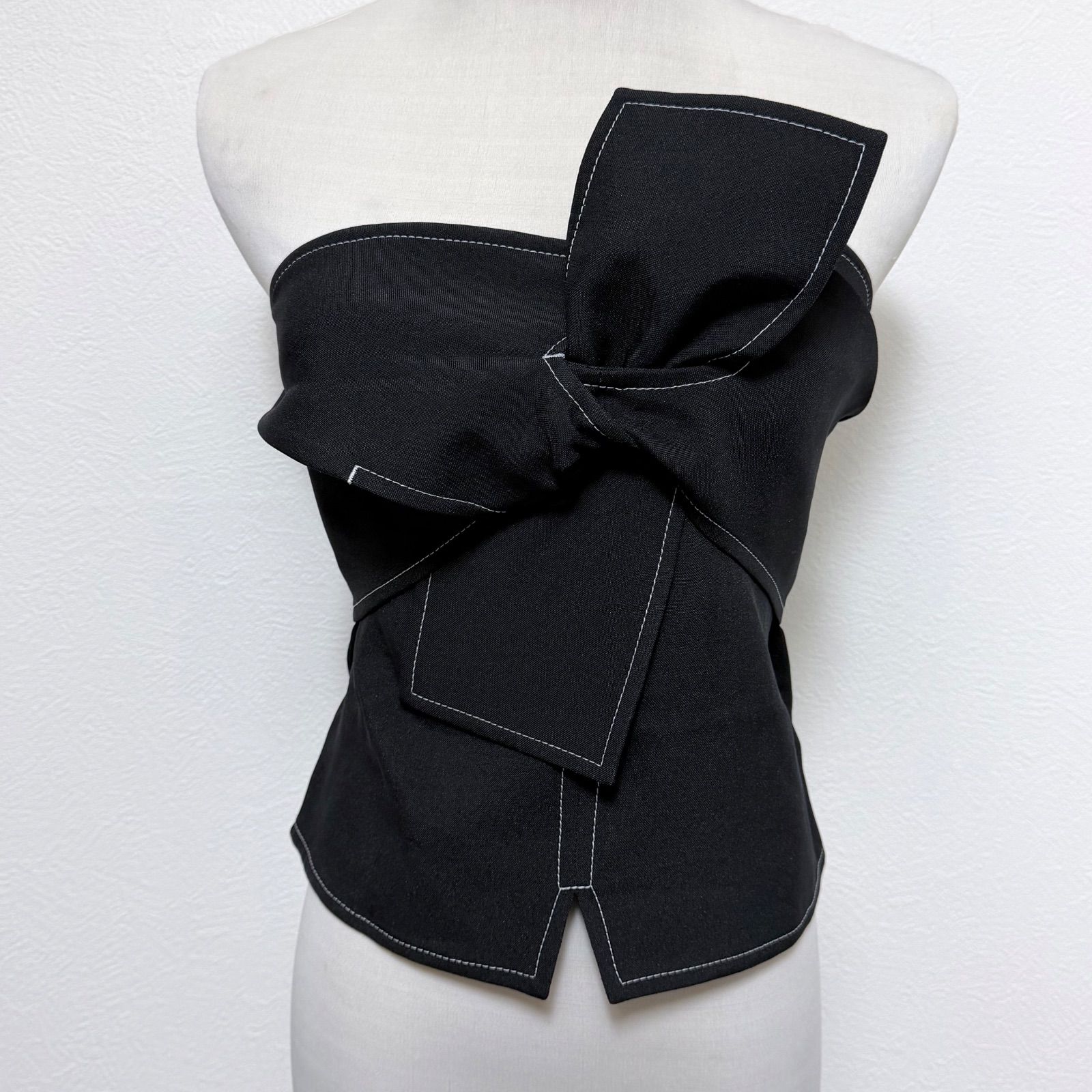 24SS タグ付き】HYKE WHITE STITCH STRAPLESS TOP 1 ブラック ハイク