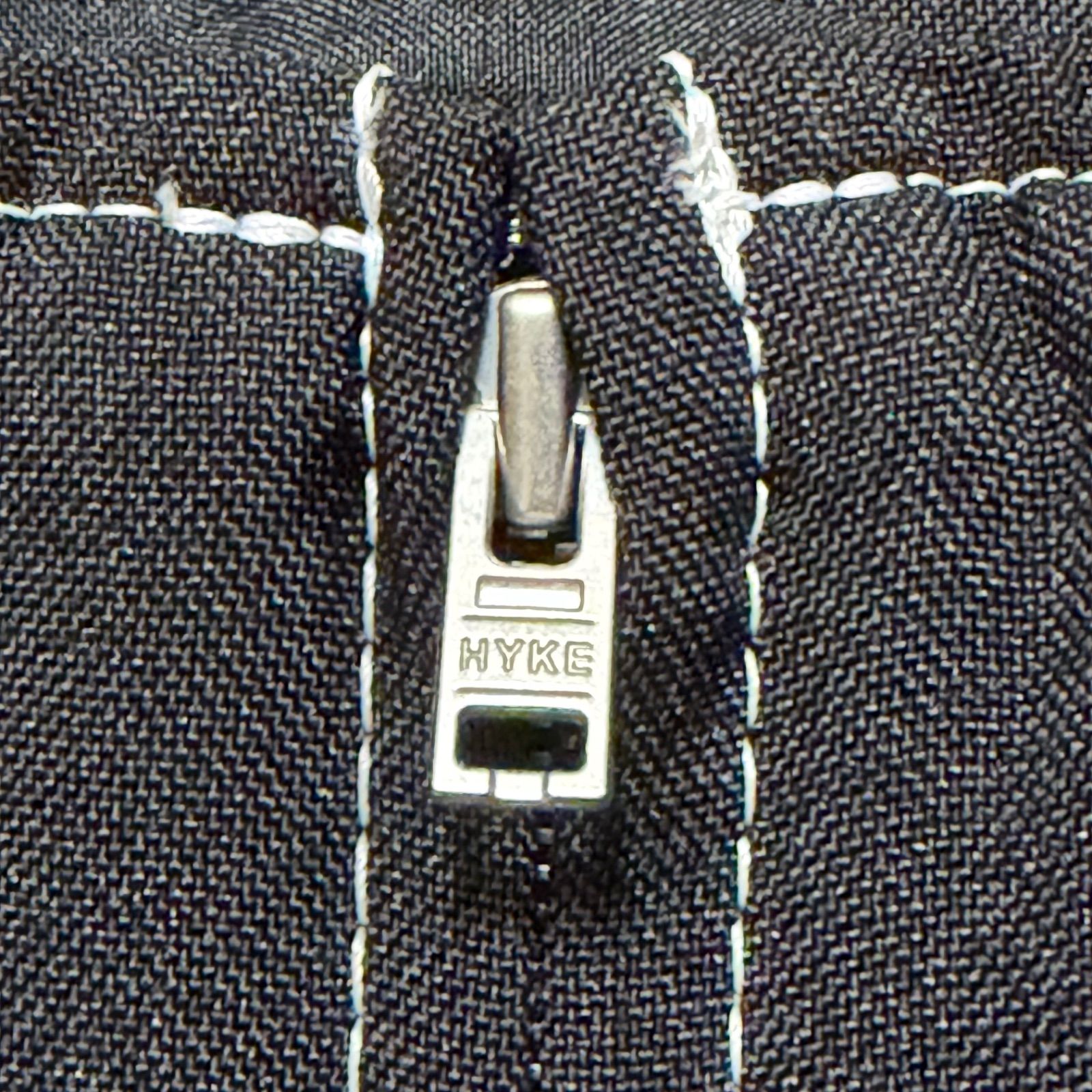 24SS タグ付き】HYKE WHITE STITCH STRAPLESS TOP 1 ブラック ハイク