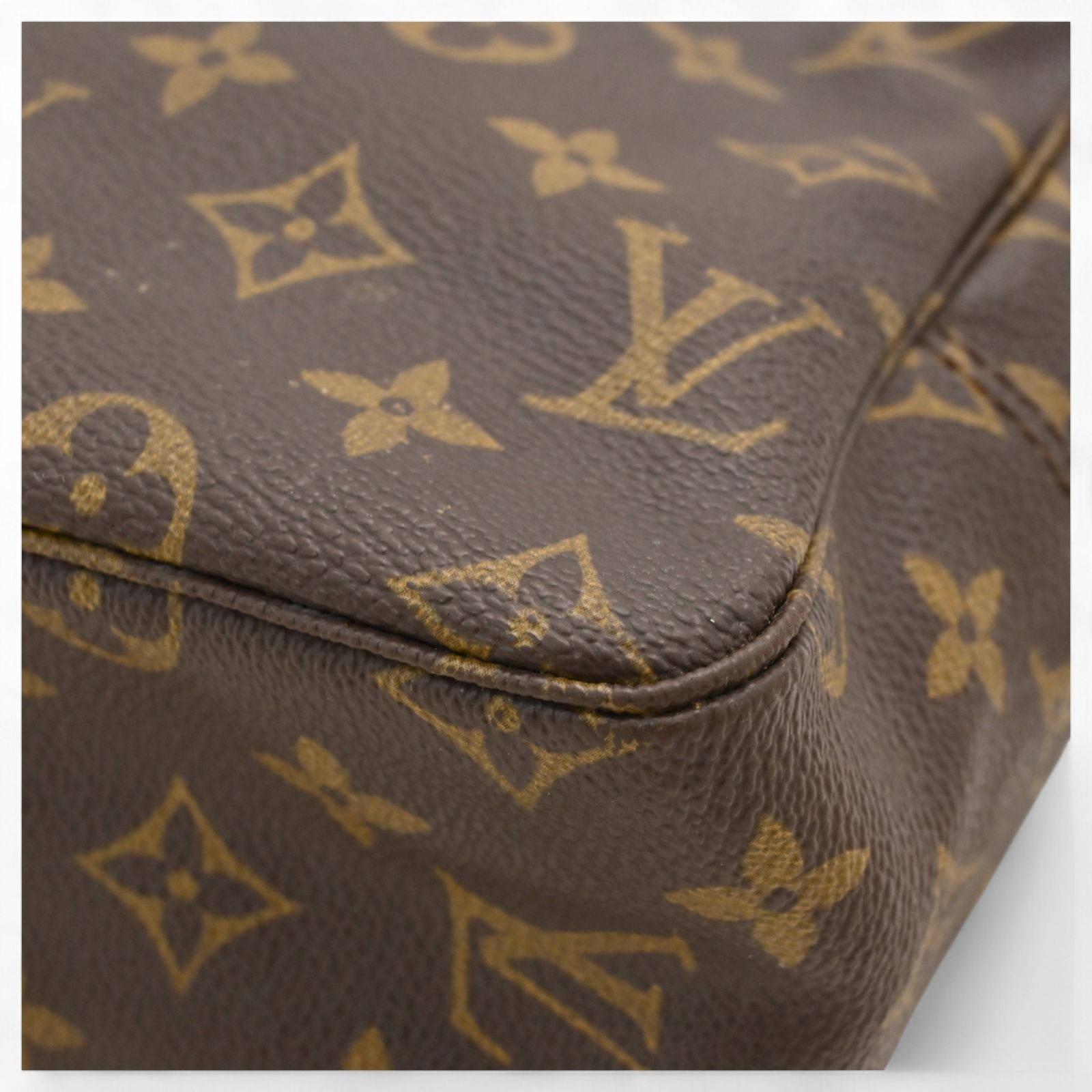 ルイヴィトン　トゥルーストワレット28 ポーチ 美品ルイヴィトンモノグラムトゥルーストワレット28 ポーチクラッチ