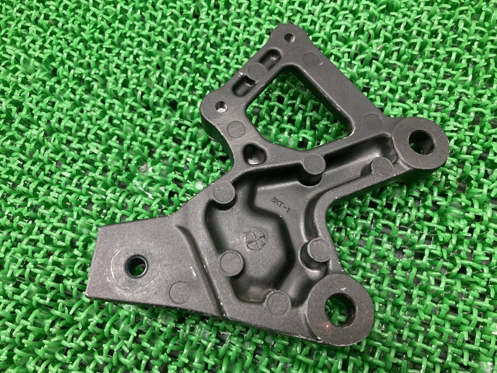 ZX-25R ステップホルダー 左 SKT カワサキ 純正 中古 バイク 部品