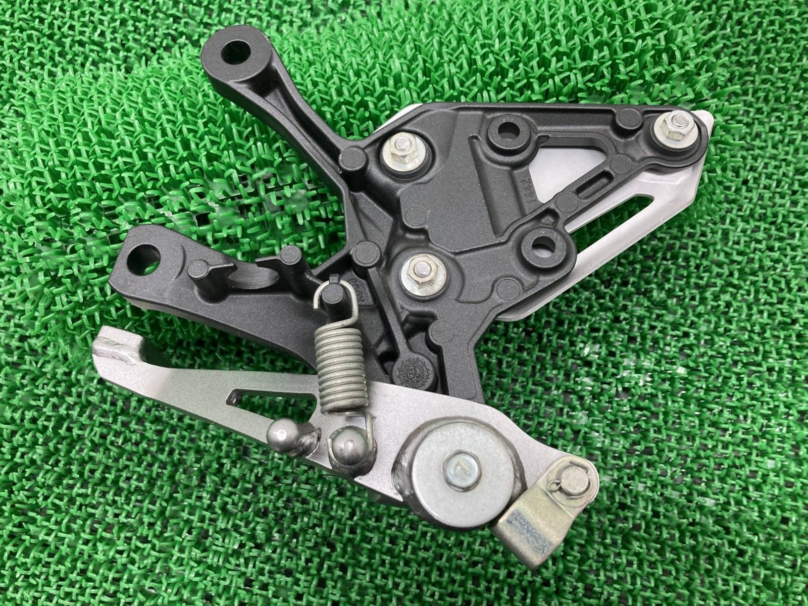 Z900 ステップ 右 1442 カワサキ 純正 中古 バイク 部品 ZR900B メイン