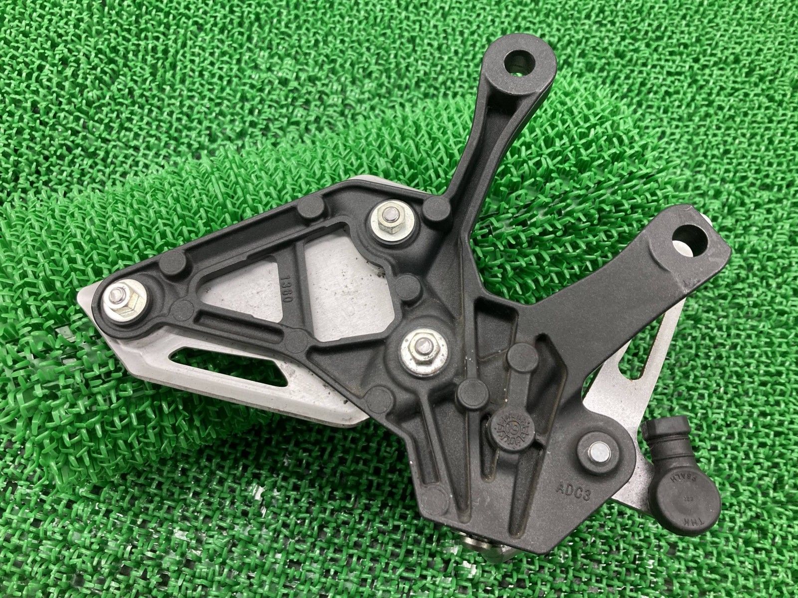 Z900 ステップ 左 1360 カワサキ 純正 中古 バイク 部品 ZR900B ペグ