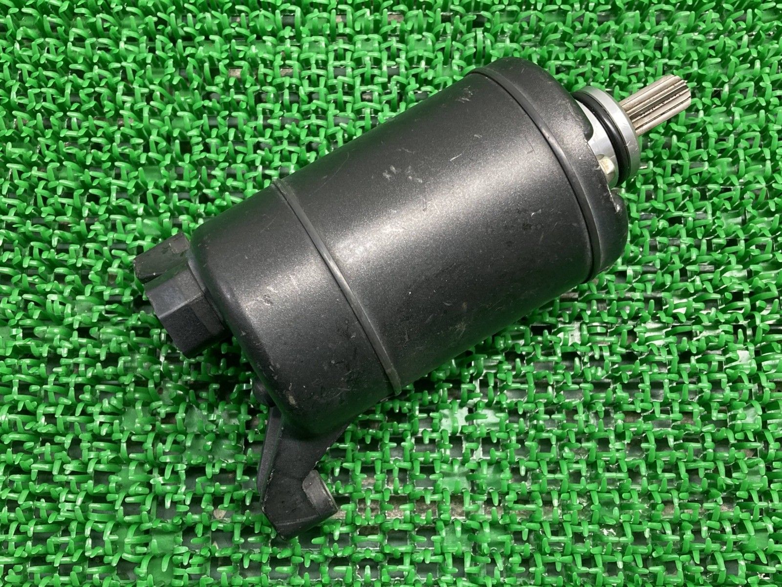 XVS950CUボルト セルモーター SM17 ヤマハ 純正 中古 バイク 部品
