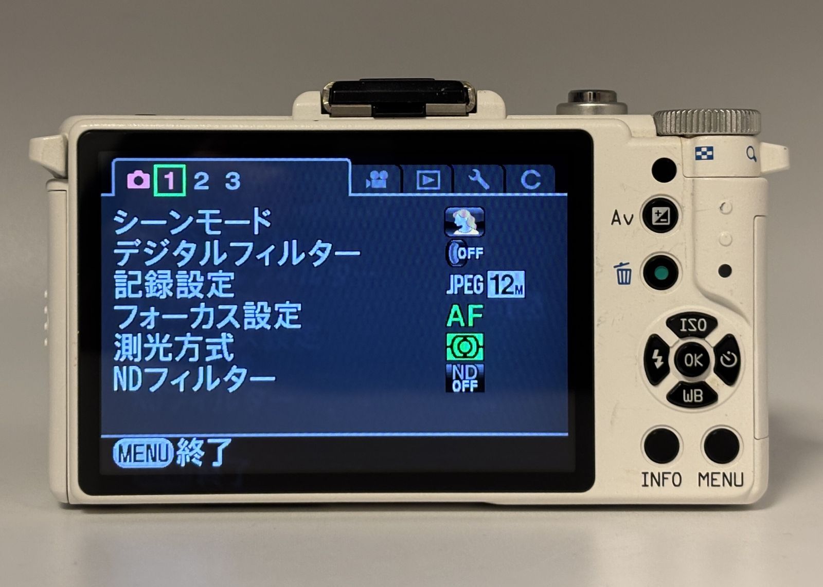 ショット数7059回 良品 PENTAX Q ホワイト + 02 5-15mm F2.8-4.5 充電