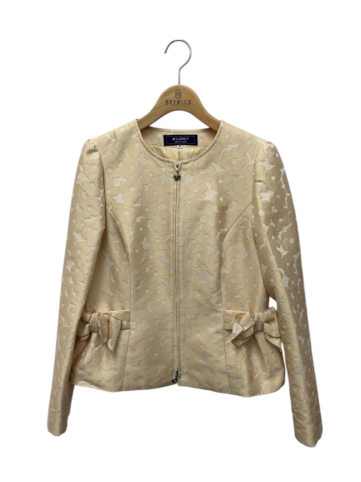 エムズグレイシー 414105 ジャケット 40 ベージュ ノーカラー カメリア