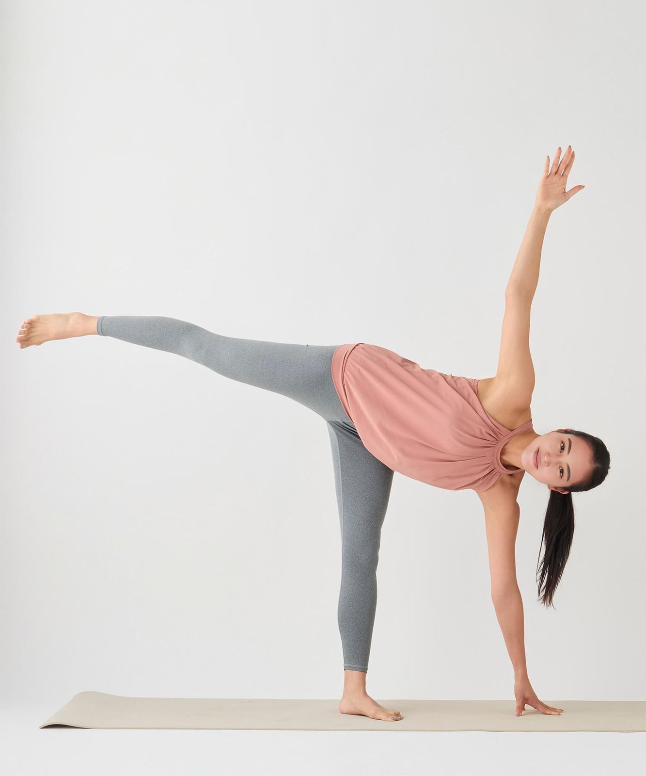 スリア suria ヨガ 新品 ヨガウェア トップス タンクトップ suria