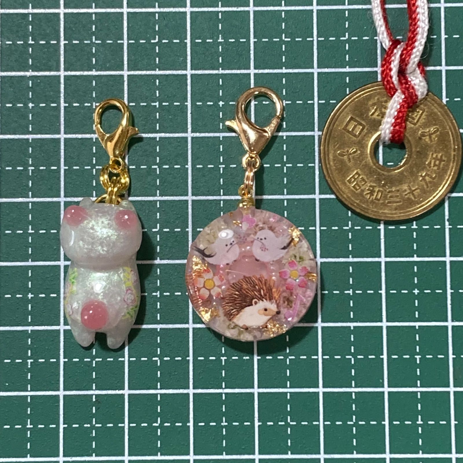 レジンチャーム🍀とびつき猫ちゃん🍀シマエナガ - メルカリ