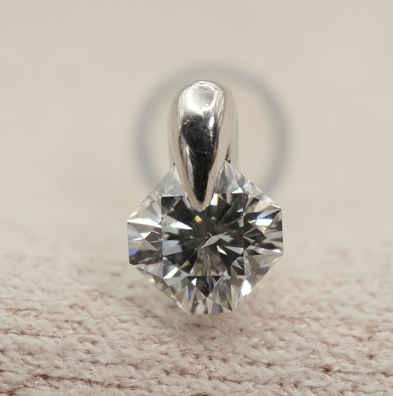 T*T様 Pt900 天然ダイヤモンド0.28ct 片耳ピアス ダイヤモンドピア T*T様 Pt900 天然ダイヤモンド0.28ct 片耳ピアス ダイヤモンドピア