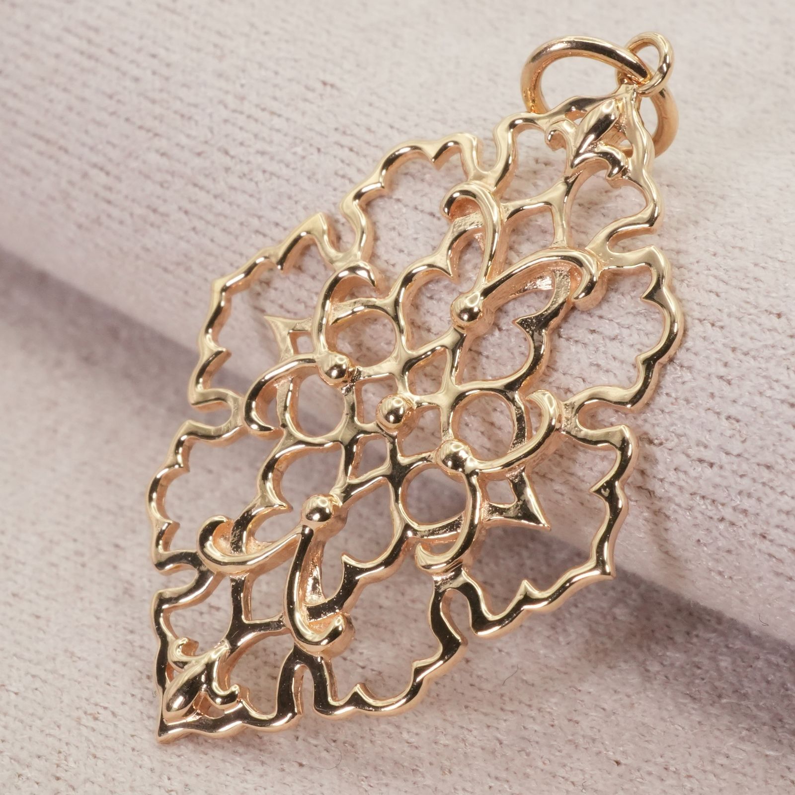 美品 アガット 透かし ジャスミン ネックレストップ K10/25-2993