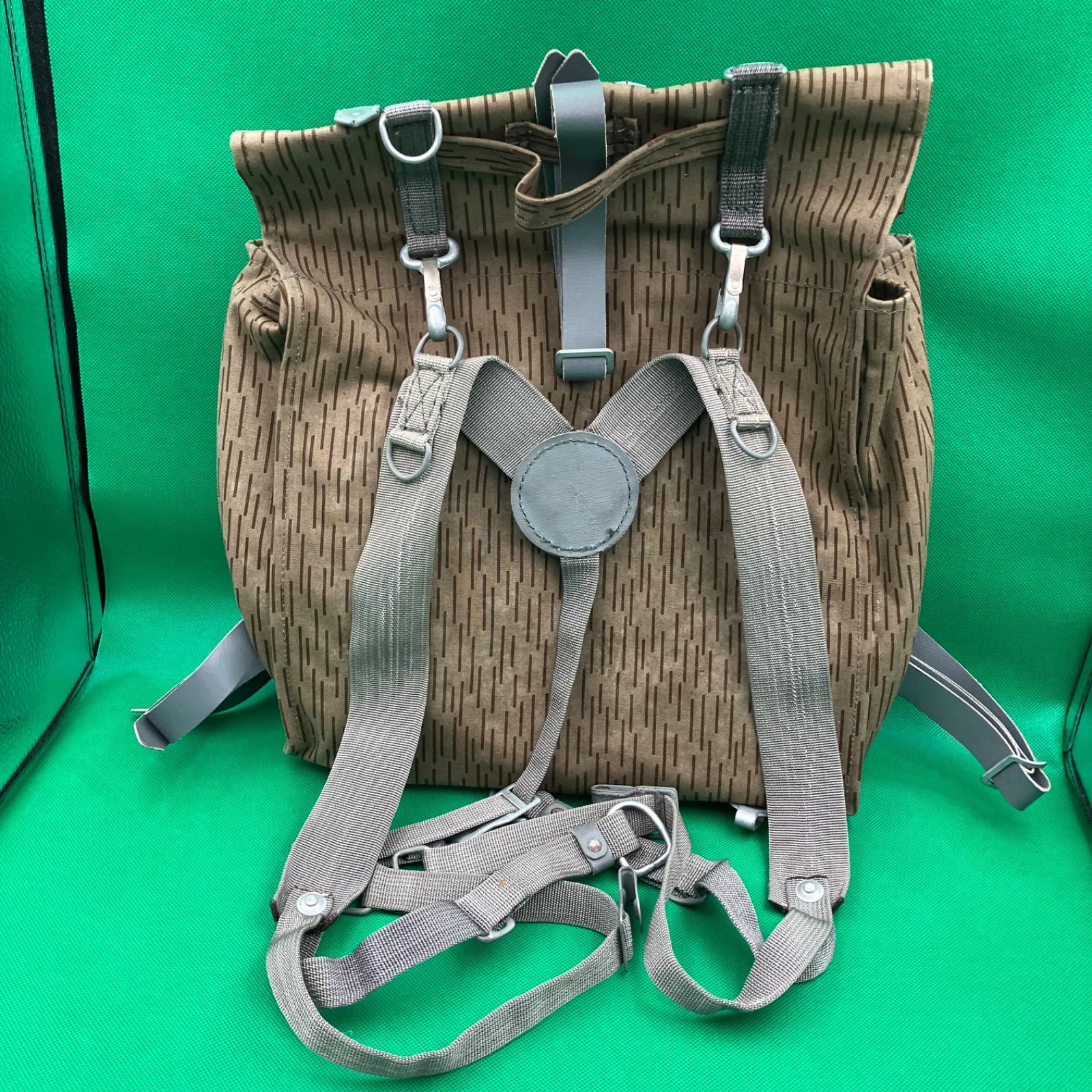 GR1476 旧東ドイツ軍 NVA レインドロップカモ コンバット バックパック