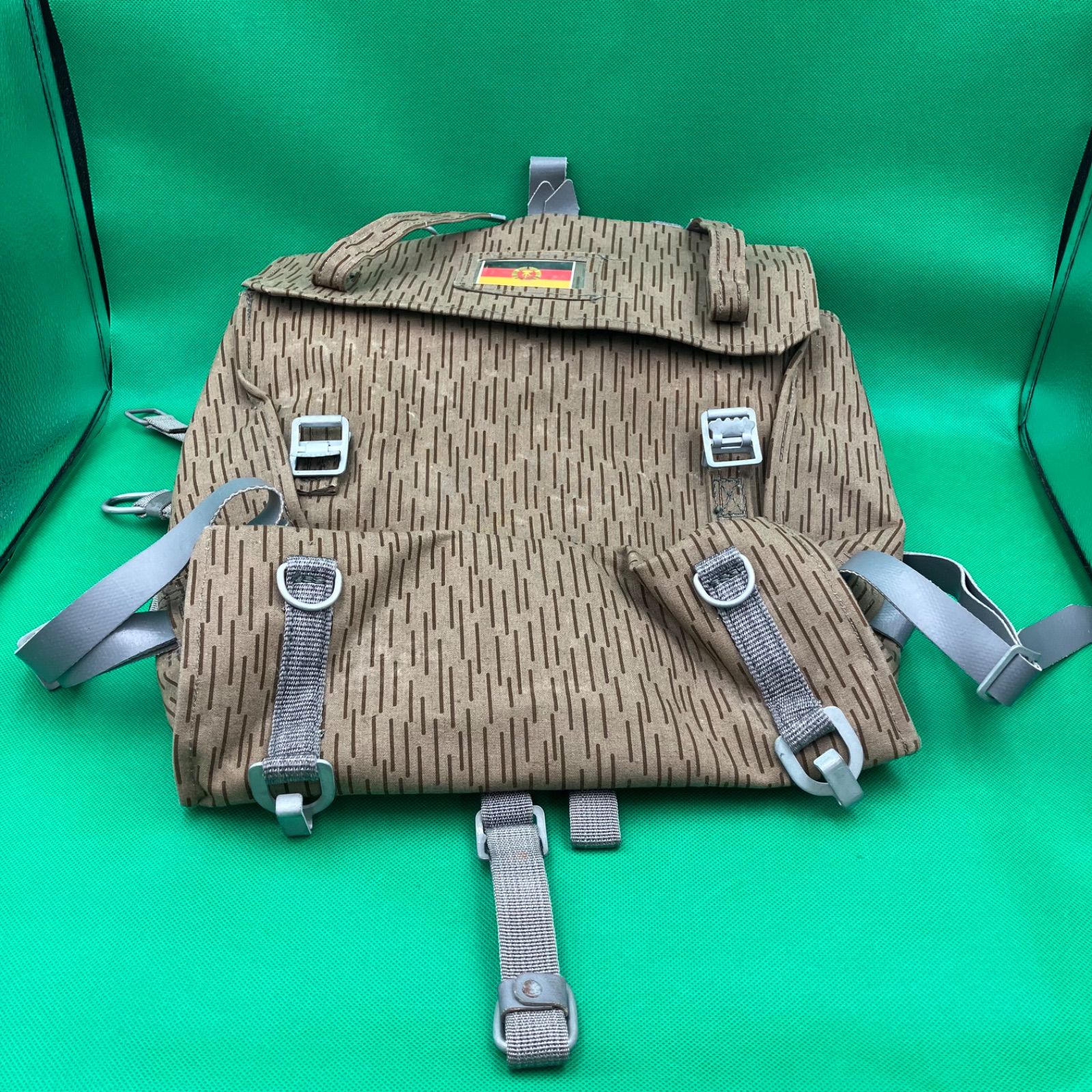 GR1476 旧東ドイツ軍 NVA レインドロップカモ コンバット バックパック