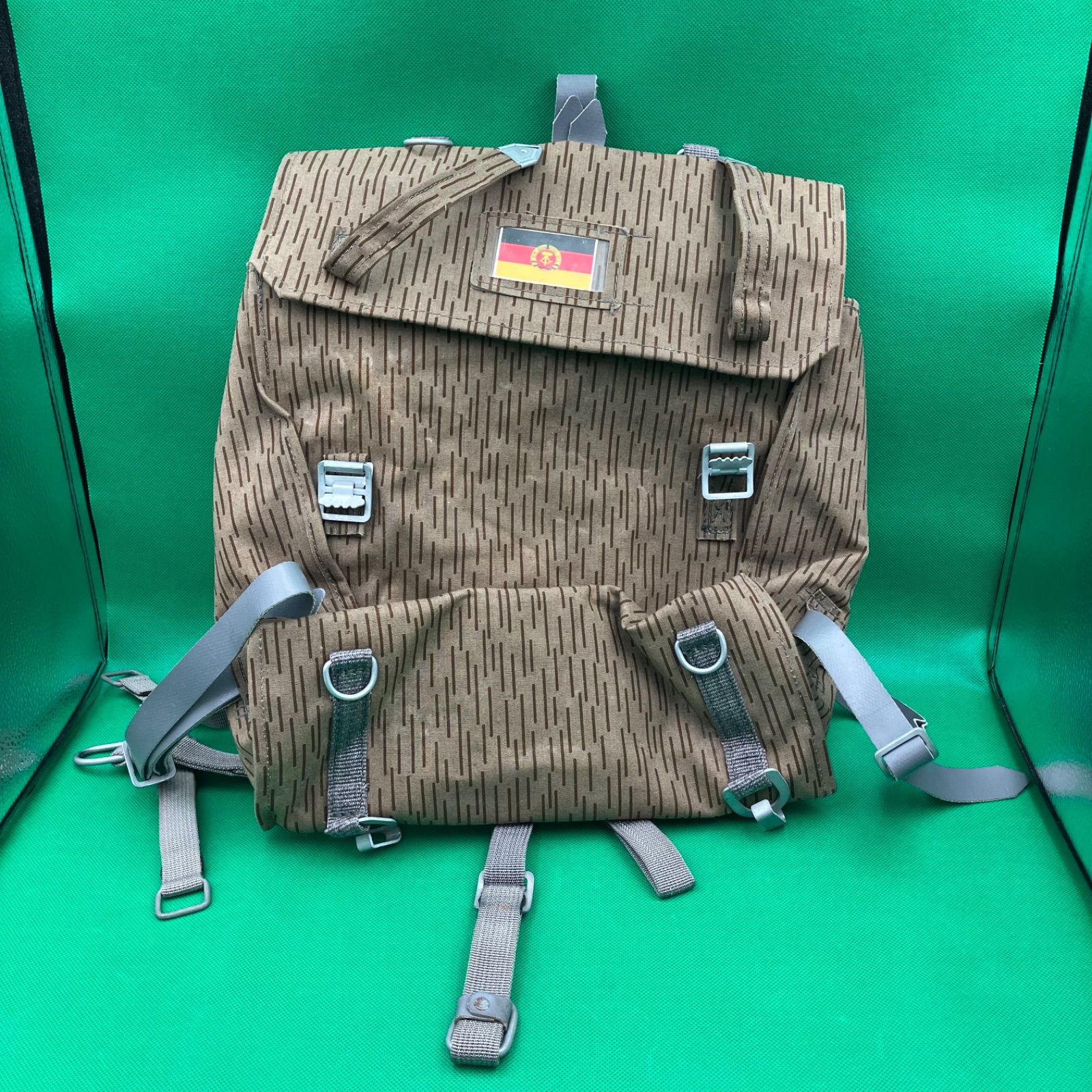 GR1476 旧東ドイツ軍 NVA レインドロップカモ コンバット バックパック