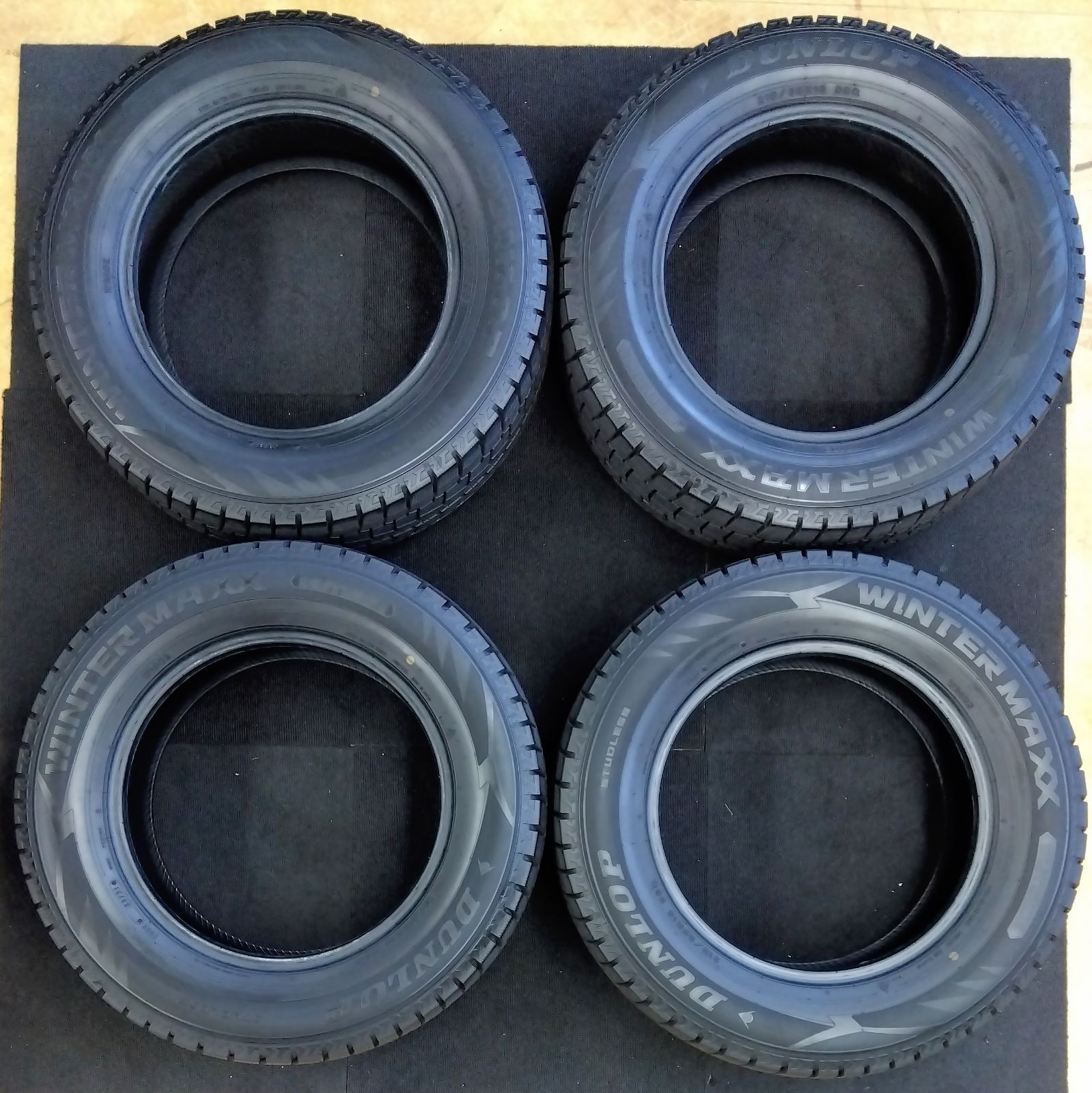 送料無料】【215/65R16】中古美品 スタッドレスタイヤ 4本セット 