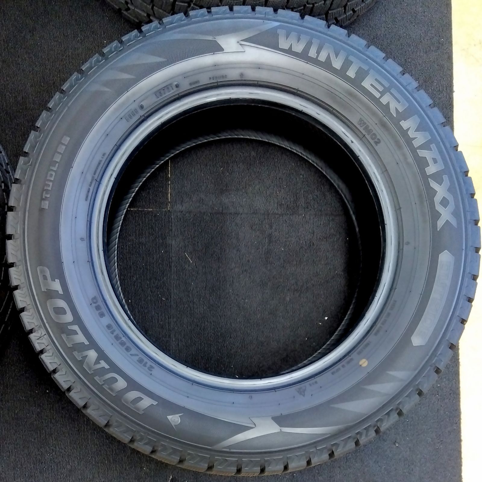 送料無料】【215/65R16】中古美品 スタッドレスタイヤ 4本セット 