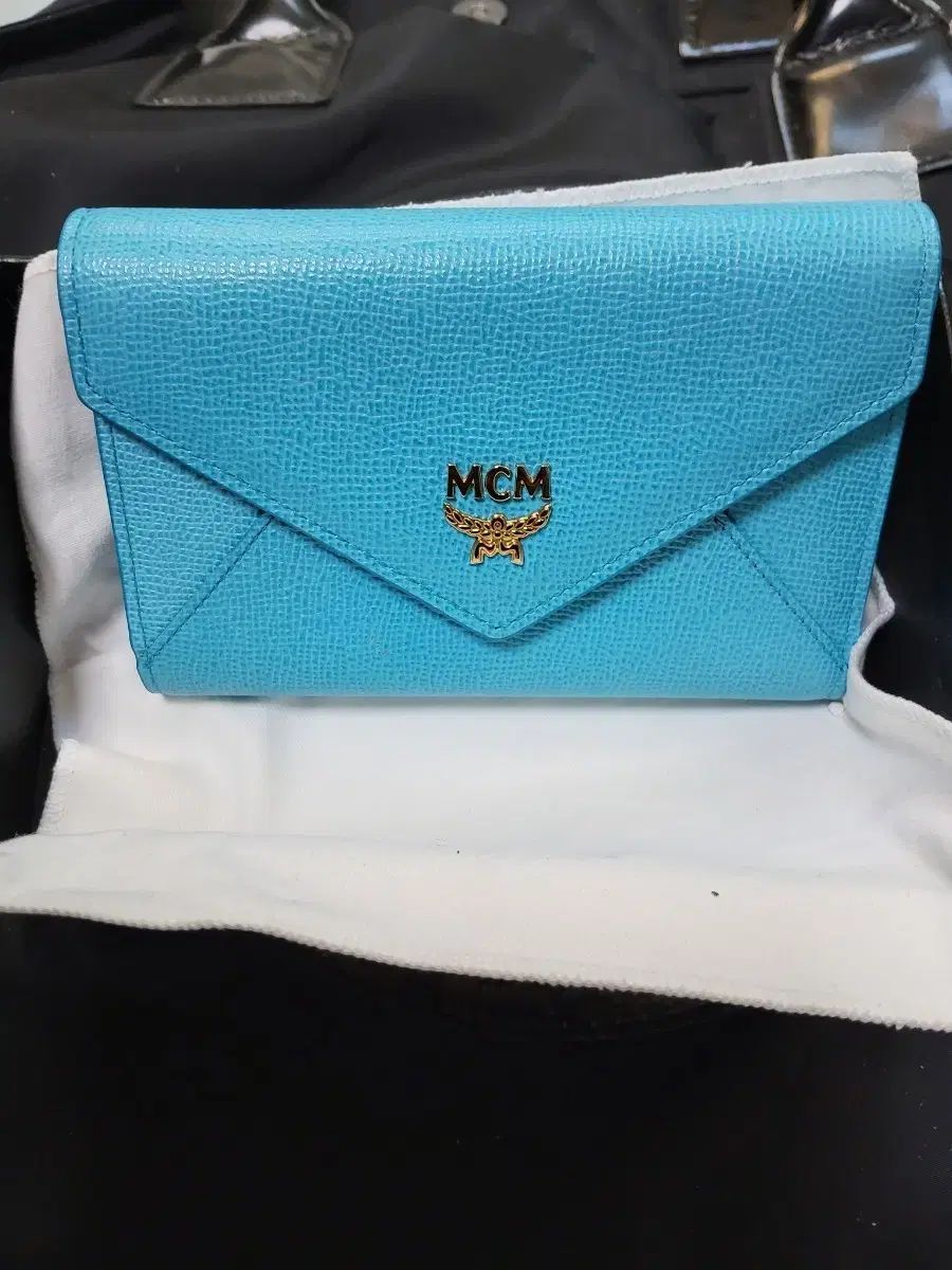MCM カードウォレット スカイブルー 二つ折り財布 【公式通販】