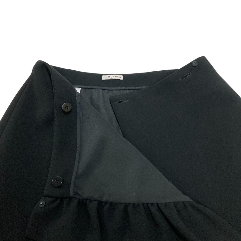 【美品】ミュウミュウ　ミニ丈スカート・ラップスカート・巻き・プリーツ ☆Miu Miu☆ロゴプリーツミニスカート 大人かわいいアイテム (MiuMiu