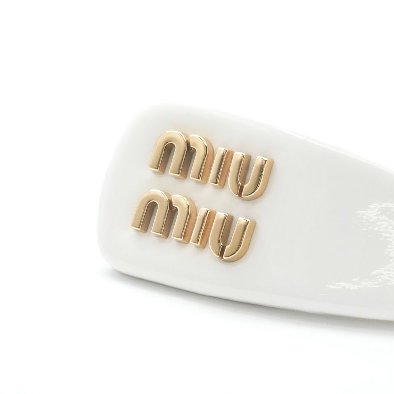 ミュウミュウ MIUMIU ヘアアクセサリー ホワイト 白 ゴールド ロゴ