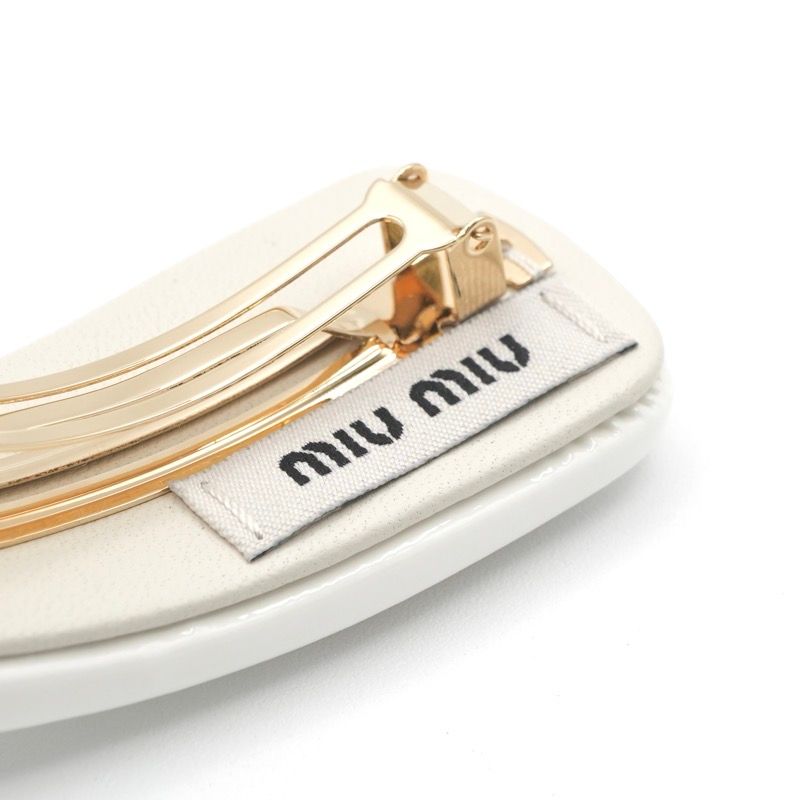 MIU MIU ミュウミュウ ロゴ ヘアバレッタ ゴールド×ホワイト｜美品 miu miu（ミュウミュウ） バレッタ 5IF114 2F72 レディース ヘア