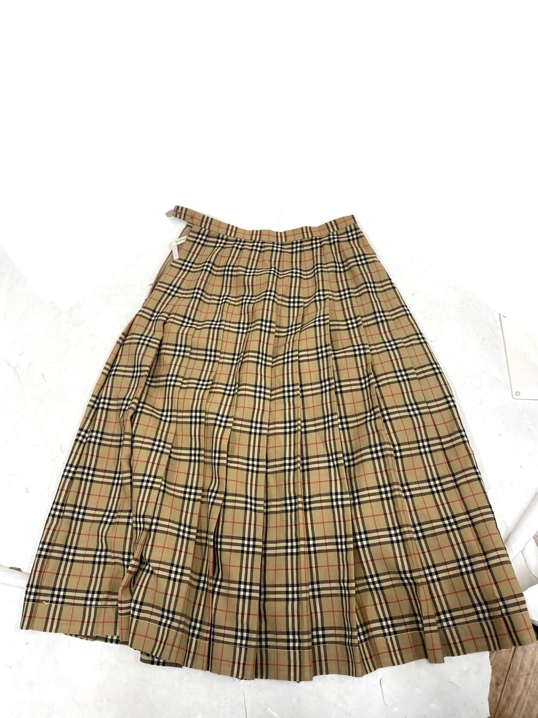 美品 BURBERRY バーバリー スカート BURBERRY 極美品 バーバリーロンドン ノバチェック ひざ丈スカート 三