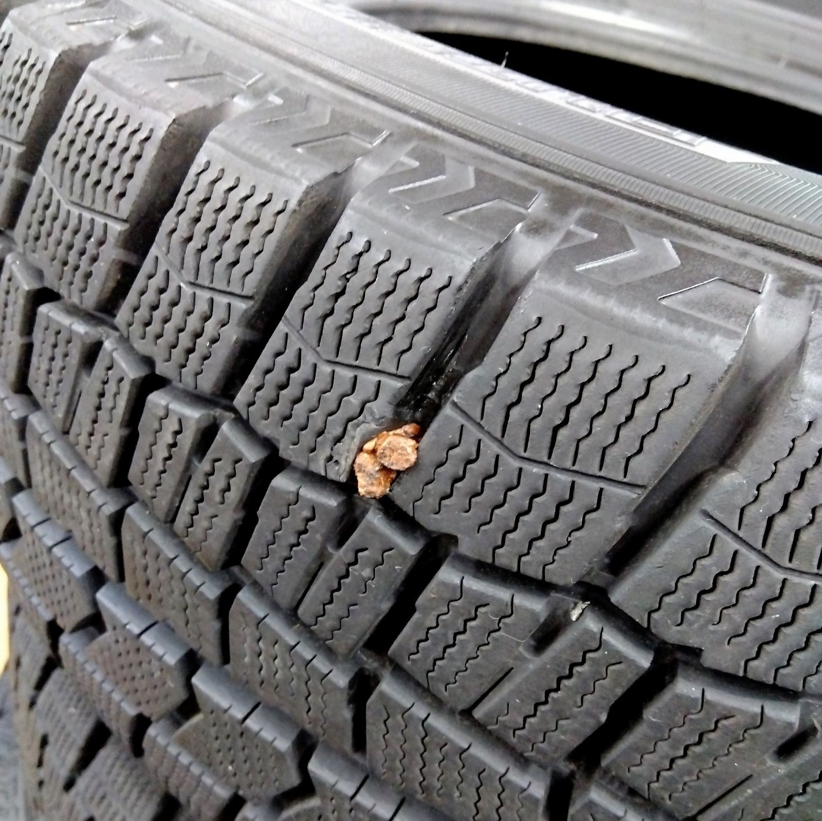 送料無料】【215/65R16】訳あり中古 スタッドレスタイヤ 4本セット