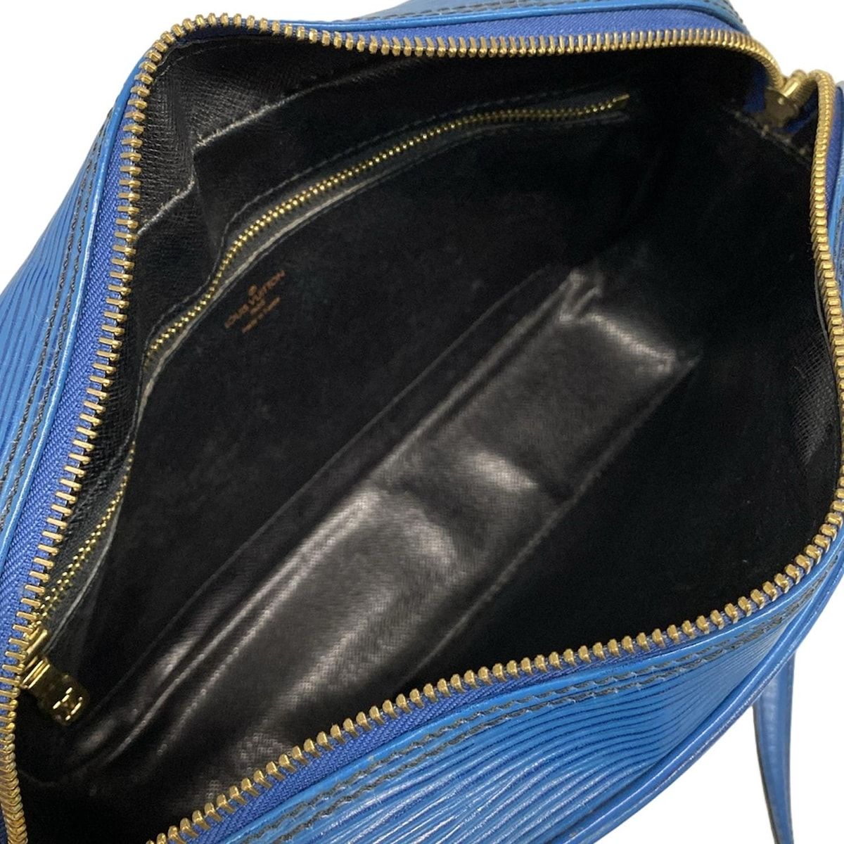 LOUIS VUITTON(ルイヴィトン) ショルダーバッグ エピ トロカデロ27  