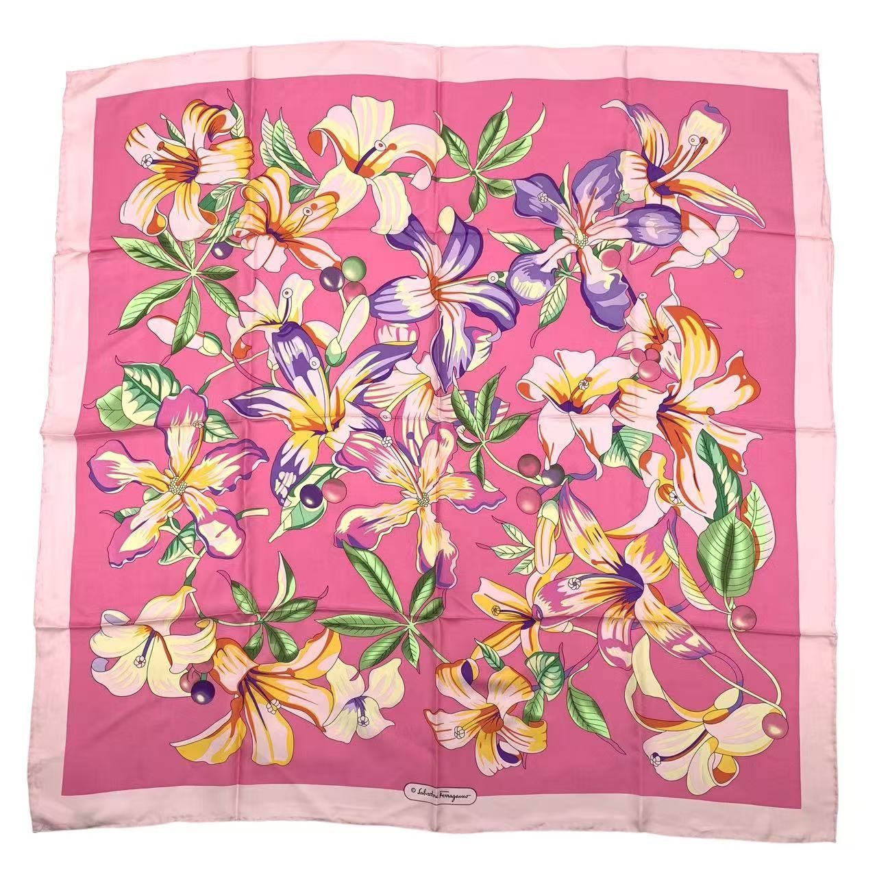 Salvatore Ferragamo 花柄スカーフ 極美品 Salvatore Ferragamo サルヴァトーレフェラガモ 大判 スカーフ