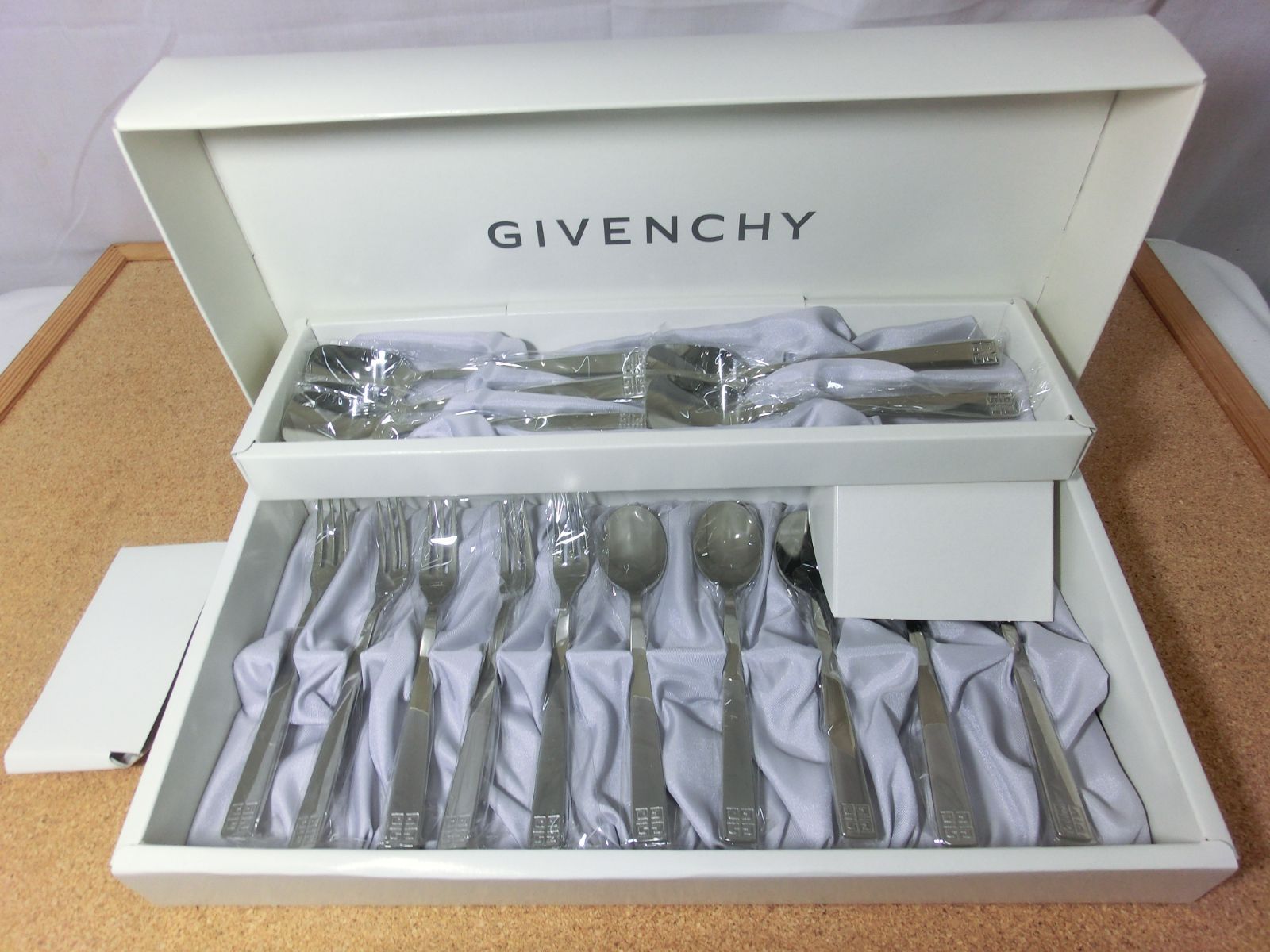 未使用品 GIVENCHY ジバンシー デザートカトラリーセット 15本 GF50