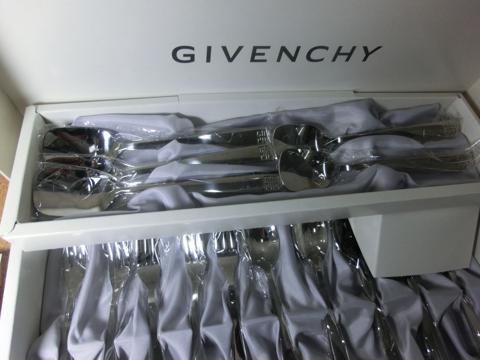 未使用品 GIVENCHY ジバンシー デザートカトラリーセット 15本 GF50