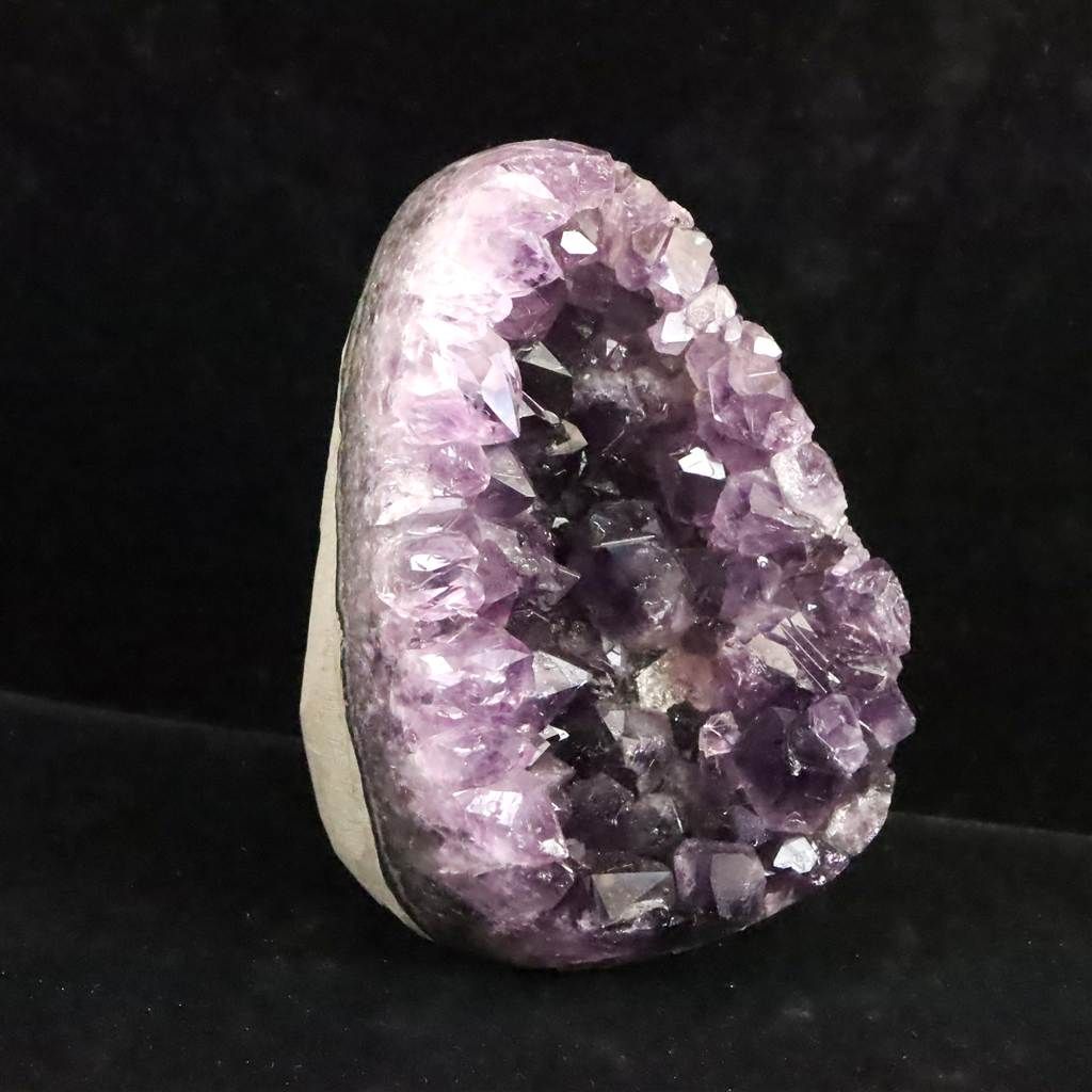 クリスマスSALE ウルグアイ産　 アメジストクラスター　瑪瑙　780g ウルグアイ産 アメジストドーム 83x92x125mm クラスター 原石 台付 1.1