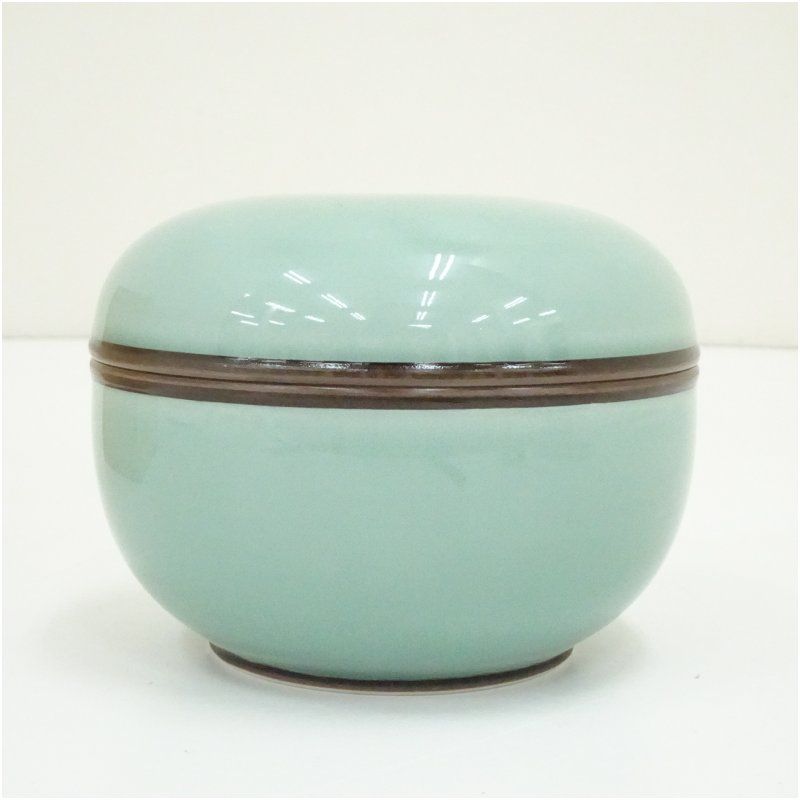 有田焼 深川製磁 宮内庁御用達 新丸4号小染桜蓋物（共箱） 和食器