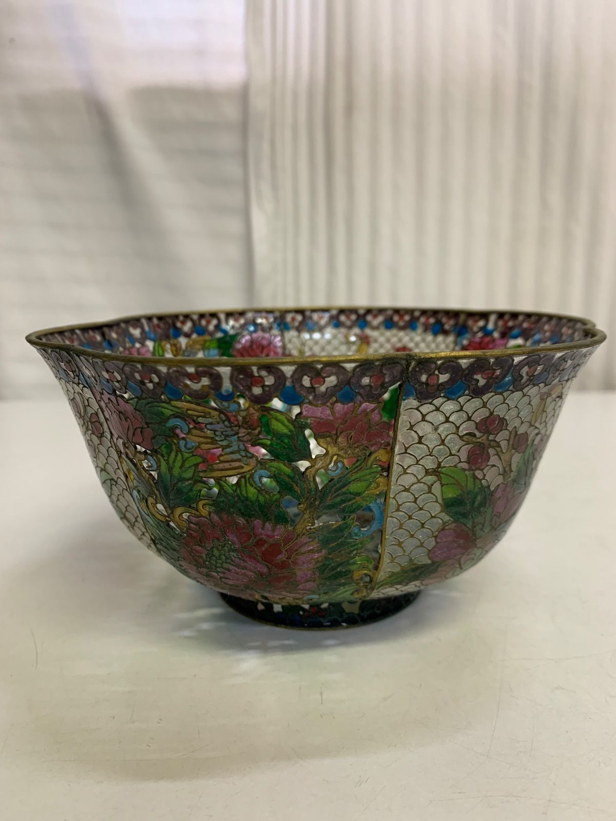 中国古玩　唐物　透かし透胎七宝花文鉢　菓子器　銅線七宝 中国古玩 花紋鉢 菓子器 透胎七宝 有線七宝 透かし碗 ステンドグラス風